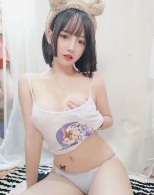 年轻的女教师在线
